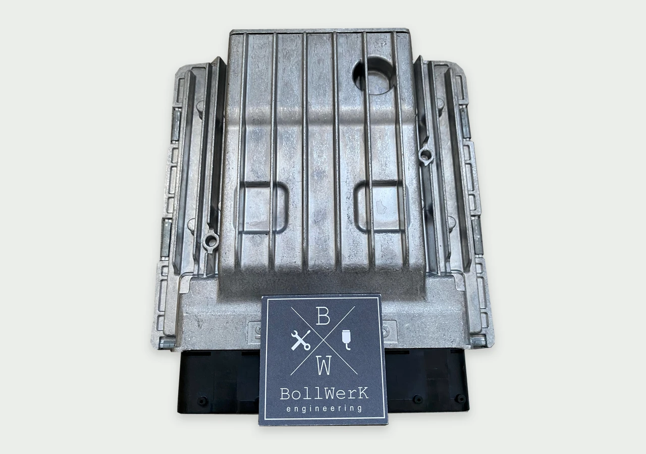 Fahrzeugsteuergerät mit Metallgehäuse, Anschlussleiste und BollWerk-Karte