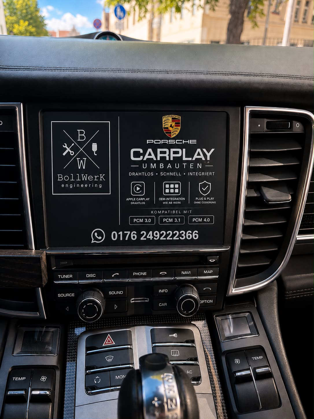 Porsche-Display mit Informationen zu CarPlay-Umbauten von BollWerk